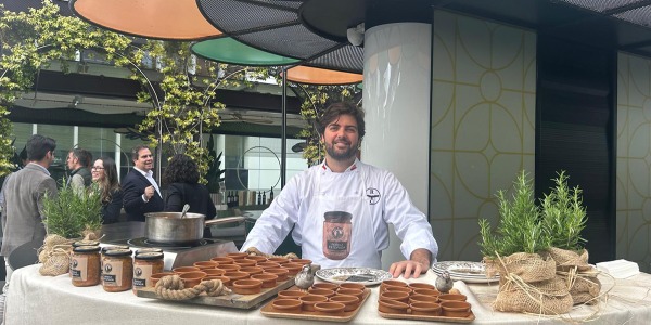 Cuchichí celebra el 20 cumpleaños del distribuidor de vinos madrileño CAVINSA